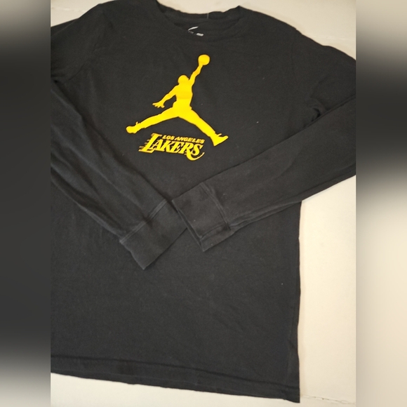 Los Angeles Lakers Nike Jordan NBA Long Sleeve Black Shirt Youth XL 18/20 - Picture 3 of 9